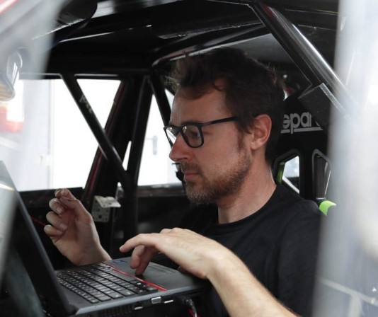 Preparazione motori da competizione vendita ricambi per elaborazione modifica motori accessori per albero motore bielle pistoni bronzine motori ad alta potenza specifica modifica mappatura centralina stradali e centraline da competizione programmabili Efi Technology montaggio motori e lavorazioni meccaniche