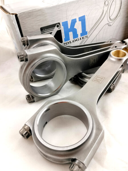 Bielle in acciaio alta resistenza per la preparazione dei motori alfa romeo con basamenrto in alluminio, 1.8 2.0 cc di cilindrata biell forgiate con bulloneria arp incremento potenza riduzione peso elaborazione per campionato auto storiche preparazione motore 75 1800 turbo america