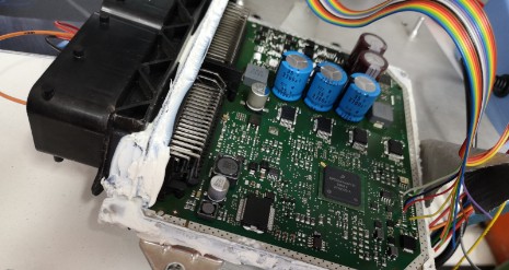 Tramite l'utilizzo di attrezzature professionali per la scrittura e la lettura delle centraline motore siamo in grado di soddisfare tutte le richieste di modifica ECU