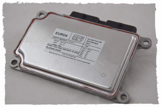 Euro4 efi technology controllo farfalla elettronica gestione motore aspirato con corpi farfallati gestione controllo turbo pressione di sovralikentazione gestione marcia inserita cambio sequenziale drag mode sonda lambda lineare sulle bancate acquisizione 2 sonde lambda per motori v6 o motori 8 cilindri preparazione vetture e motori da competizione acquisizione dati telemetria registrazione fuorigiri