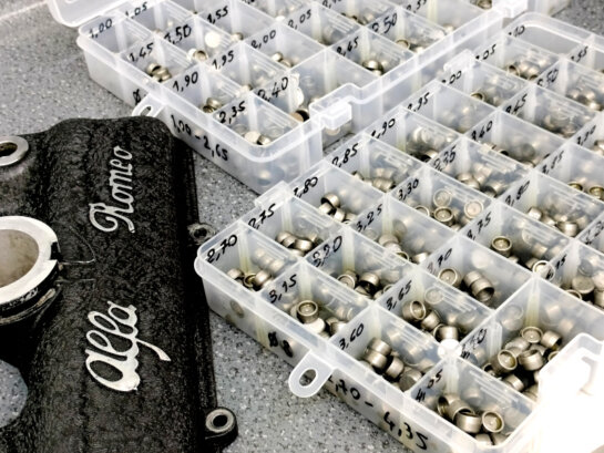 disponibli registri valvole per punterie maccaniche sistema di distribuzione motore alfa romeo alberi a camme speciali preparazione motore incremento potenza aumento prestazioni regolazione gioco valvole punterie maccaniche leggere da competizione