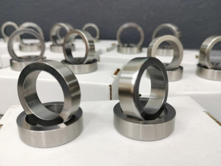sedi valvole speciali in acciaio sinterizzato per preparazione testata e motori da competizione incremento prestazioniturbo maggiorato uno turbo fiat punto gt aumento diametro condotti lavorazione e lucidatura condotti testata per motore turbo e preparazione motore aspirato ad alte prestazioni fiat tipo 16 valvole motore lancia delta