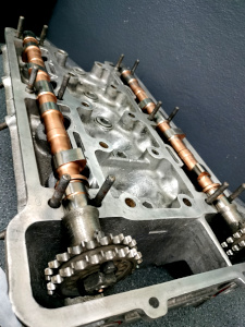 preparazione e lavorazione testate rettifica sedi e valvole smerigliatura valvole prova compressone tenuta valvole sostituzione sedi e valvole maggiorate lavorazione lucidatura condotti testa alfa romeo preparazione testa per motori e vetture storiche da competizione e stradale racing 