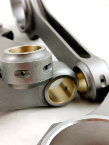 bielle in acciaio ricavate dal pieno seconda evoluzione per motori alfa romeo nord auto storiche preparazione motore giulia gtam 2000 8 valvole motore forgiato aumento regime di rotazion incremento cavalli motori a carburatori preparazione alberi a camme speciali