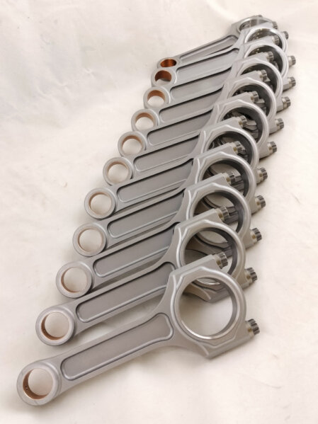 materiale acciaio speciale per la costruzione di bielle su disegno allestimento motori da competizione restauro vetture storiche e motori classic car progettazione e realizzazione bielle per restauro motori storici ferrari 12 cilindri e 8 cilindri qualità elevata