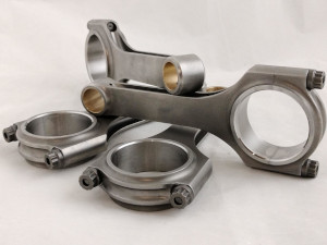 Vendita bielle in acciaio per motori forgiati alleggerimento ed equilibratura motore diminuzione peso biella aumento resistenza e affidabilità motori turbo o aspirati per motori lancia delta alfa romeo giulia bmw m3 bulloneria arp disponibili kit con bronzine trimetalliche