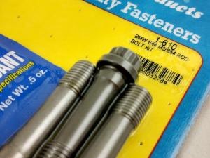 kit bulloni biella speciali da sostituire alle bielle originali per incremento resistenza e affidabilità preparazione elaborazione motore bmw M3 Mpower E46 S54B32 incremento potenza motore forgiato preparazione motore racing engin builder