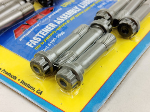 bulloni rinforzati in acciaio speciale per sostituzione bulloni bielle originali incremento resistenza prestazioni aumento affidabilità fissaggio bielle tolleranza bronzine di biella perni albero motore preparato da competizione nitrurazine albero motore alleggerimento elaborazione motore BMW M3 MPower S54 6 cilindri aspirato turbo modifica preparazione incremento prestazioni 