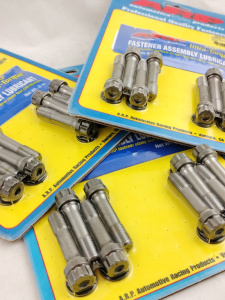 set bulloni speciali per fissaggio bielle forgiate e incremento prestazioni vetture da competizione e stradali bmw m3 bulloni di biella speciali renault clio rs bulloni testa rinforzati alfa romeo prigionieri di banco per fissaggio albero motore