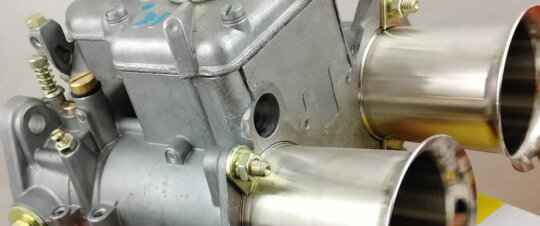 carburatori doppio corpo weber 45 dcoe per preparazione motori auto storiche elaborazione alfa romeo con dcoe orizzontale trombette di aspirazione diretta leveraggio acceleratore kit getti per carburazione doppio corpo weber