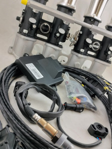 kit elettronica programmabile da competizione preparazione motore efi technology euro2plus sonda lambda cablaggio racing motorsport standard motore 4 cilindri 4 iniettori accensione e iiezione sequenziale fasata preparazione vettura da corsa competizione rally pista salita campionato auto storiche peugeot 205 16 valvole kit aspirazione jenvey