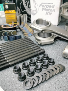 kit per preparazione motore turbo bielle in acciaio stampate piston forgiati bronzine di banco e di biella trimetalliche acl bulloneria speciale rinforzata prigionieri testata arp serraggio maggiorato bulloni rinforzati testa e fissaggio banco albero motore nitrurato