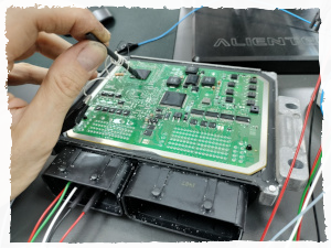 Lettura hardware centralina motore per clonazione clona centralina motore lettura e scrittura ecu chip tuning modifica vendita file per modifica elettronica mappatura centralina motore assistenza file online servizio di mappatura presso l'officina rimozione dtc modifica mazda filtro particolato diesel eliminazione alfa romeo egr volkswagen risoluzione problemi egr fap dpf mappatura incrementi renault dacia lancia