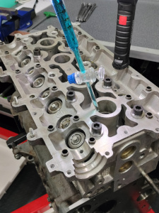 Fasi di misurazione rapporto di compressione su motore lancia delta integrale 16 valvole con motore forgiato albero motore nitrurato e lucidato bielle speciali in acciaio con bulloneria arp pistoni forgiati e guarnizione della testa rinforzata con anelli separati incremento potenza mappa stage3 turbina maggiorata