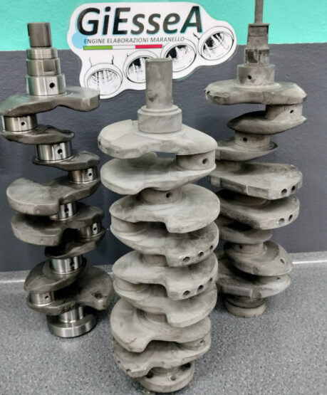 Trattamento di nitrurazione per aumento durezza superficiale e resistenza albero motore per preparazione ed elaorazione motore da competizione equilibratura alleggerimento raddrizzatura perni di banco e di biella rettifica albero motore aumento scorrevolezza e prestazioni albero motore