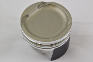 pistoni speciali modificati per motori da competizione preparazione vetture stradali incremento prestazioni elaborazione motore da competizione riduzione peso aumento resistenza motore turbo lancia delta ford sierra cosworth rapporto di compressione squish gap segmenti