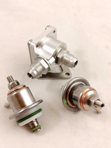 regolatore pressione benzina regolabile per applicazione su motori ad iniezione eletrronica efi e kit corpi farfallat jenvey preparazione motore da competizione eletrronica programmabile per vetture da competizione efi technology incremento potenza mappatura centralina kit aspirazione jenvey dynamics