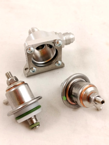 sistema in kit per la regolazione della pressione del carburante sistema modulato per installazione regoltore fisso per la pressione benzina oppure kit per la regolazione della pressione benzina registrabile adattabile a motori lancia ford fiat rover opel renault peugeot citroen aspirati con iniezione elettronica e corpi farfallati jenvey iniezione elettronica ecu EFI Technology