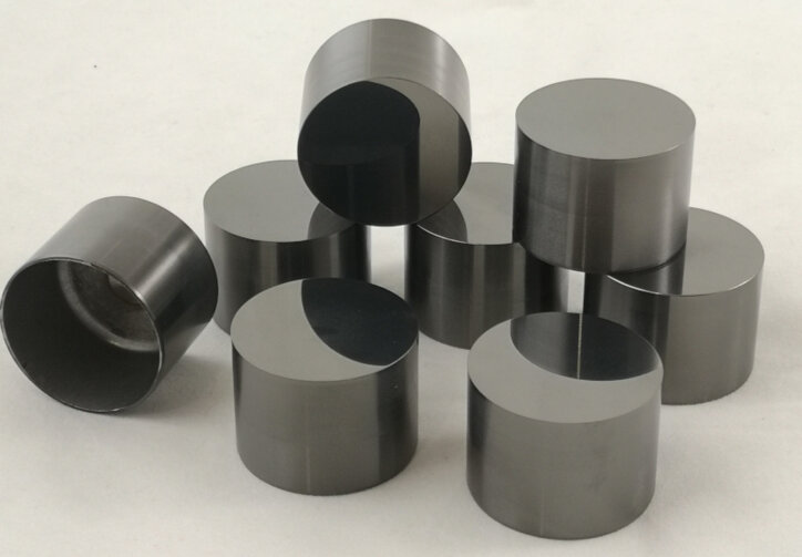 punterie bicchierini speciali leggeri rinforzati in acciaio trattamento dlc aumento scorrevolezza resistenza incremento regime di rotazione motore elaborazione auto per utilizzo competizione sostituzione punterie idrauliche con meccaniche leggere regolazione fasatura alberi a camme speciali registrazione gioco regolazione gioco valvole con registri valvole speciali