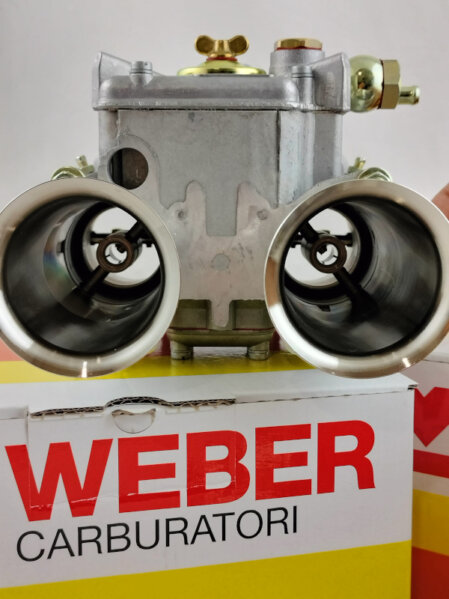preparazione motori a carburatori e carburazione weber iniezione a carburatori messa a pnt motore in sala prova motori su banco a rulli carburazione anticipo di accensione campionato italiano auto storiche weber accessori trombette di aspirazione corpi farfallati singoli